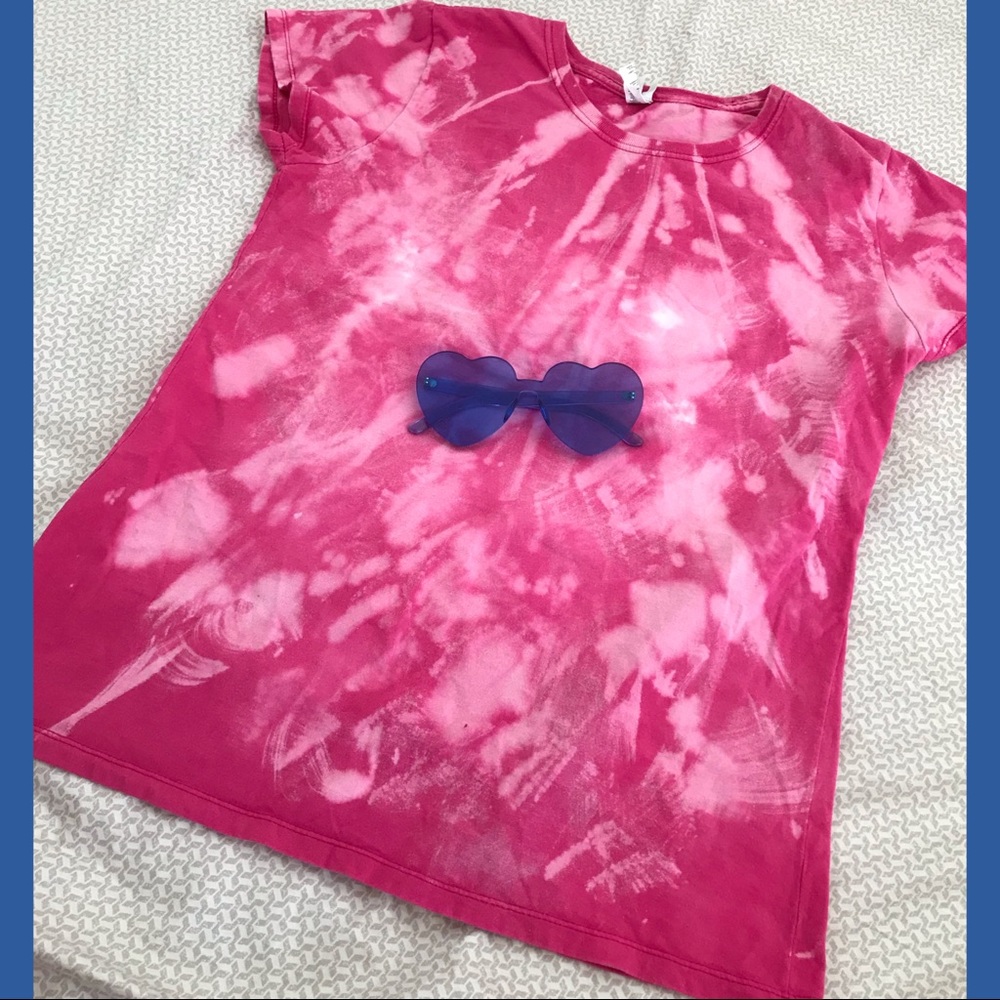 Blue Heart Sunglasses And Tie Dye T-shirt Bundle